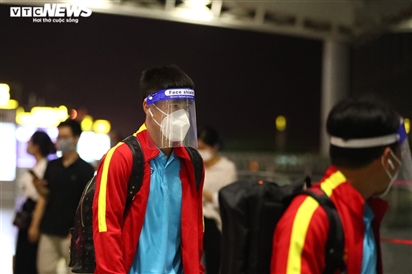 Đội tuyển Việt Nam đeo mặt nạ ra sân bay, Ả Rập Xê Út cử chuyên cơ sang đón