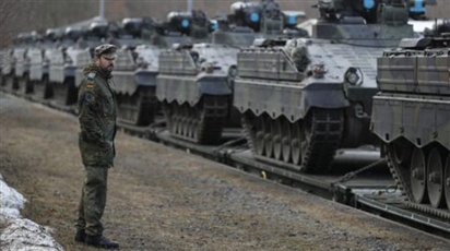 Đức điều tiểu đoàn xe tăng áp sát biên giới Nga