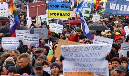 Tuần hành tại 70 thành phố ở Đức kêu gọi giải quyết xung đột Ukraine