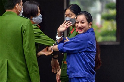 Vợ 'Đường Nhuệ' bị giam vẫn trang điểm môi son, móng đỏ ra tòa: Công an Thái Bình lên tiếng