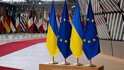 Tình thế 'nước sôi lửa bỏng', EU có rộng cửa cho Ukraine?