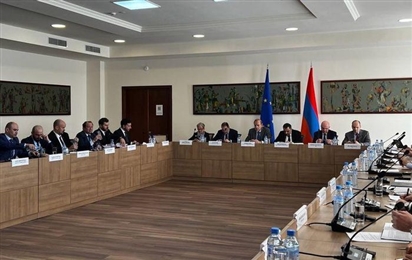 EU 'vươn tay' tới xung đột ở Kavkaz, cùng Armenia tổ chức đối thoại lần đầu tiên