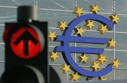 Eurozone trượt vào suy thoái