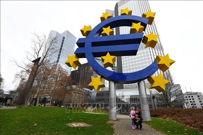 ECB dự báo lạm phát có thể tiếp tục tăng phi mã