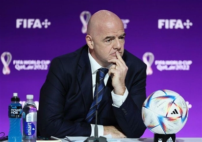 Chủ tịch FIFA bị thẩm vấn