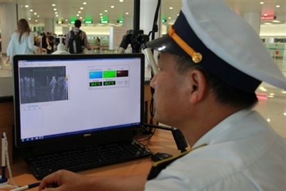 Hà Nội đặt 5 máy đo thân nhiệt từ xa tại sân bay phòng viêm phổi do virus lạ