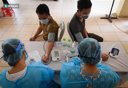 Phường ở Hà Nội tiêm vắc xin Covid-19 cho cả người không có giấy tờ tuỳ thân