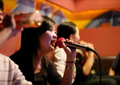 TP.HCM cho phép quán karaoke, massage mở cửa