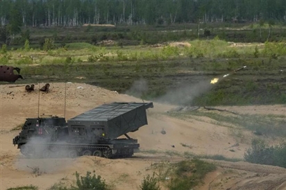 Phớt lờ cảnh báo của ông Putin, Anh quyết định gửi pháo phản lực M270 cho Ukraine