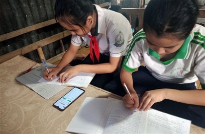 Hơn 3.000 thiết bị học trực tuyến, gói internet tặng học sinh khó khăn