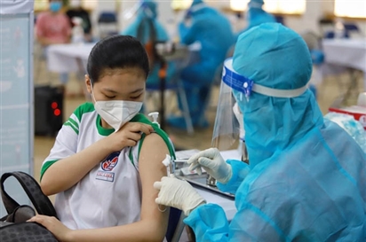 Bộ Y tế hối thúc 9 tỉnh, thành tăng tốc tiêm vaccine COVID-19 cho trẻ 12-17 tuổi