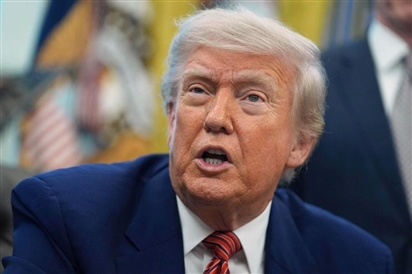 Các ông lớn Hollywood dàn xếp với Tổng thống Trump
