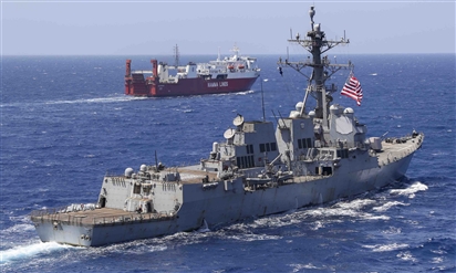 Houthi tập kích 4 tàu hàng và chiến hạm Mỹ