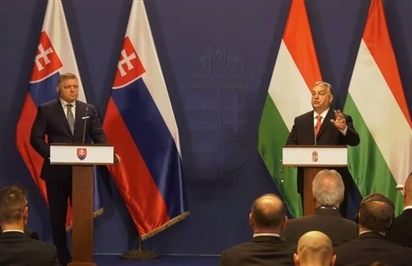 Thủ tướng Hungary và Slovakia bất ngờ thay đổi quan điểm về vấn đề Ukraine