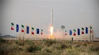 Iran phóng thành công vệ tinh quân sự thứ 2