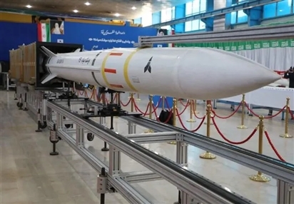 Iran công bố tên lửa mới có khả năng 'hạ gục' chiến đấu cơ thế hệ thứ 5