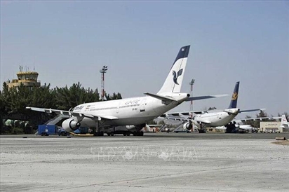 Iran tuyên bố mở lại hoàn toàn không phận