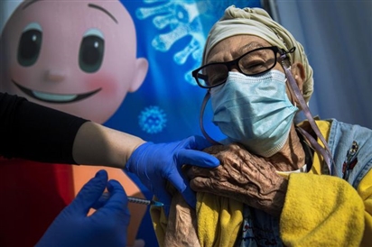 Israel sẽ tiêm mũi vaccine thứ ba cho người trên 60 tuổi