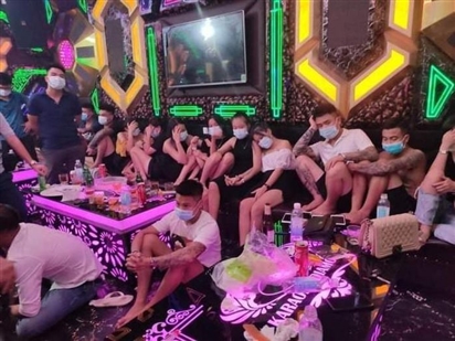 29 thanh, thiếu niên mở ''đại tiệc ma túy'' trong quán karaoke