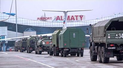 Lính Nga phô diễn khả năng chống khủng bố ở sân bay Kazakhstan