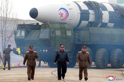 Ông Kim Jong-un như trong phim Hollywood khi ra lệnh phóng tên lửa đạn đạo