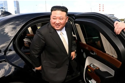 Ông Kim Jong Un lần đầu tiên sử dụng ô tô được Tổng thống Putin tặng