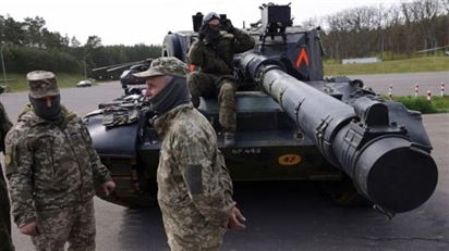 Báo Đức: Xe tăng Ukraine dùng dầu Nga để chạy