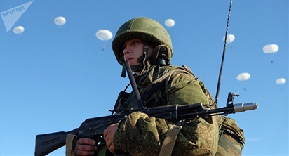 Lính dù Nga luyện đổ bộ đường không ban đêm