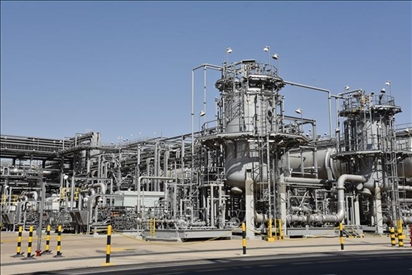 OPEC+ tiếp tục bơm dầu ra thị trường