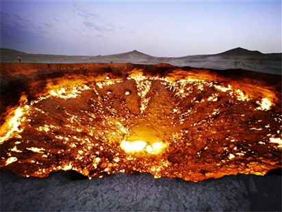 Tổng thống Turkmenistan ra lệnh dập tắt lửa ở 'cổng địa ngục'