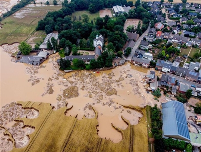 Lũ lụt tàn khốc vùi dập châu Âu, người chết cũng không thể yên nghỉ
