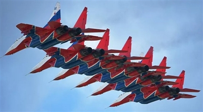 Các nhóm nhào lộn trên không của Nga sẽ biểu diễn tại triển lãm hàng không 2021