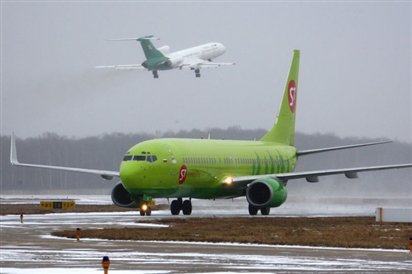 Máy bay chở 200 khách từ Nga đi Cam Ranh bị cháy động cơ