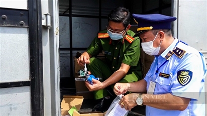 Hà Nội: Tạm giữ hơn 1.000 bộ van máy thở không rõ nguồn gốc xuất xứ