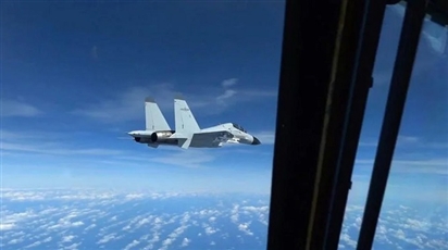 Bắc Kinh lên tiếng về vụ máy bay Mỹ - Trung Quốc chạm trán trên Biển Đông