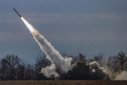 Mỹ 'bơm' thêm đạn pháo HIMARS cho Ukraine