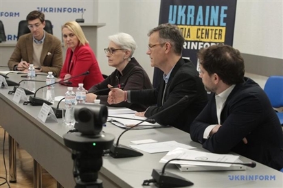 Tình hình Ukraine: Kiev đón khách quý, tuyên bố sắp có ''đội quân UAV''