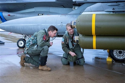 Bom chùm của Mỹ cho Ukraine: Vũ khí thay đổi cán cân lực lượng hay một sai lầm?