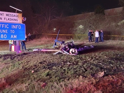 Mỹ: Máy bay cỡ nhỏ rơi gần đường cao tốc, nhiều người thiệt mạng