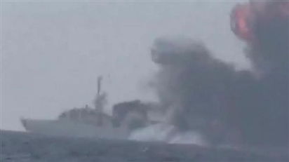 Houthi nỗ lực làm nổ tung khu trục hạm Mỹ bằng tàu không người lái