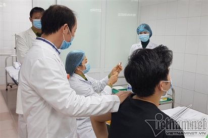 Cuối tháng 8, Việt Nam bắt đầu xem xét cấp phép khẩn cấp vắc xin Nanocovax