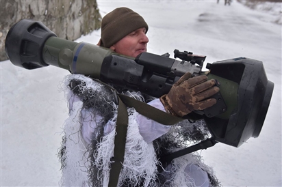 Vũ khí, đạn dược của NATO ồ ạt đến Ukraine