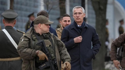 Tổng thư ký NATO đến Kiev, Nga lập tức cảnh báo