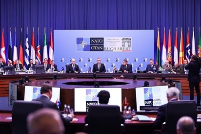 Căng thẳng Nga - Phương Tây nóng trước cuộc họp của NATO