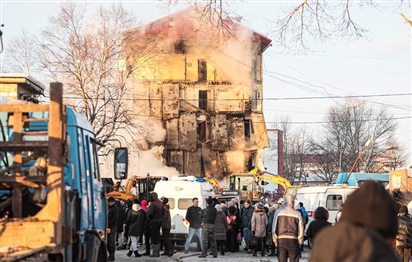 Nga: Nổ khí gas làm sập chung cư, 9 người thiệt mạng