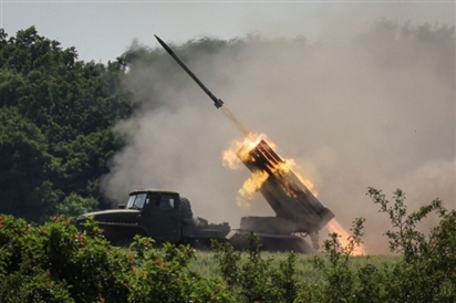 Nga phô diễn uy lực hệ thống tên lửa phóng loạt Grad ở Ukraine