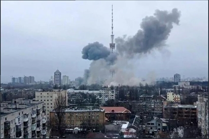 Khoảnh khắc Nga phá hủy tháp truyền hình ở Ukraine