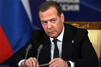 Ông Medvedev cảnh báo nếu Mỹ tấn công mục tiêu Nga sẽ 'châm ngòi thế chiến'