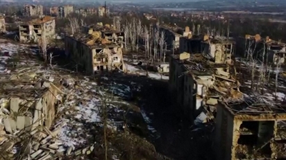 Cảnh tượng hoang tàn, đổ nát đến lạnh người tại thành phố 'ma' Bakhmut