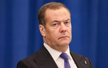 Cựu Tổng thống Nga Medvedev nói phương Tây muốn 'thanh lý' ông Zelensky